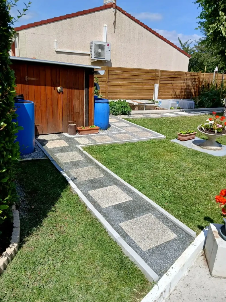 Pose de bordures et dalles à Bouguenais (44340)